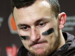 Manziel fue dado de baja de los ''Browns'' en marzo pasado y es agente libre. AP / ARCHIVO