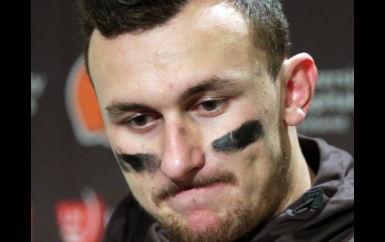 Manziel fue dado de baja de los ''Browns'' en marzo pasado y es agente libre. AP / ARCHIVO