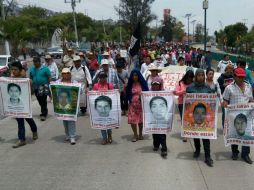 La marcha partió al norte de Chilpancingo, Guerrero; exigen la presentación con vida de los 43 estudiantes. SUN / JMA