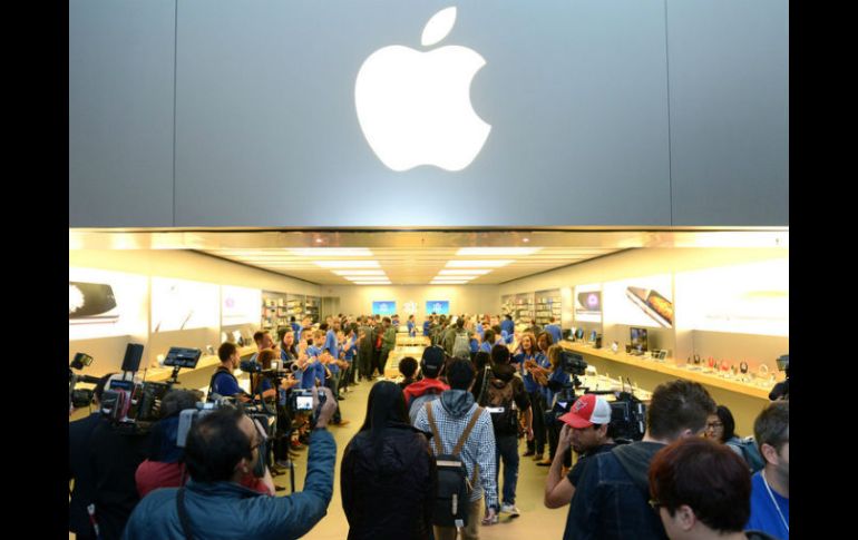 Analistas señalaron que los teléfonos Apple podrían haber alcanzado su 'punto de saturación' en el mercado. AP / ARCHIVO