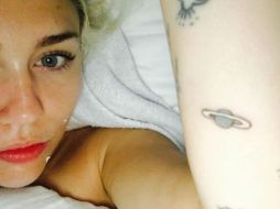 Miley presume que se hizo un nuevo tatuaje en su brazo izquierdo. INSTAGRAM / mileycyrus