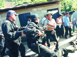 Los agentes de la Policía resultaron con “lesiones no graves” de piedras y palos. NTX / ARCHIVO