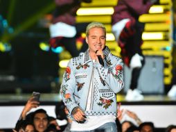 J Balvin fue uno de los primeros en cantar durante la ceremonia. EFE / G. De Cardenas