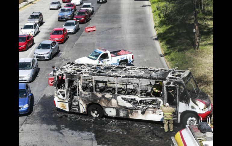 Delincuentes incendiaron vehículos y dañaron varias fincas como una reacción ante el arranque del Operativo Jalisco. EL INFORMADOR / ARCHIVO