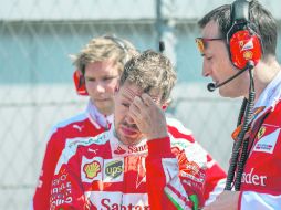 Molesto. Sebastian Vettel, piloto de Ferrari, en el circuito de Sochi. EFE /