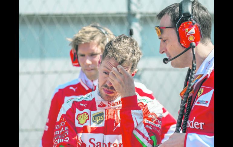 Molesto. Sebastian Vettel, piloto de Ferrari, en el circuito de Sochi. EFE /