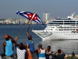 El buque ''Adonia'', de la compañía Fathom, filial de la empresa Carnival, arriba a La Habana. EFE / A. Ernesto