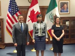 Ildefonso Guadajardo, secretaria de Comercio de EU, Penny Pritzker y la ministra de Comercio de Canadá, Chrystia Freeland. TWITTER / @ildefonsogv