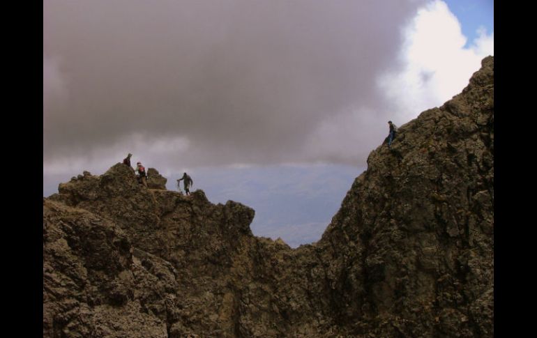 Autoridades aconsejaron a los turistas que prevean ascender al Ruco Pichincha que lo hagan con guías profesionales. ESPECIAL /