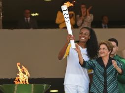 Rousseff también invita a todos los brasileños ''a contaminar todo el país con el espíritu olímpico''. AFP / E. Sa