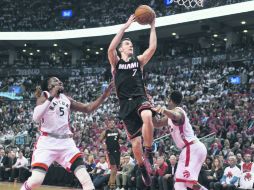 Goran Dragic (#7) encabezó el ataque del Heat de Miami al conseguir 26 puntos en el encuentro de ayer ante los Raptors. AP /  F. Gunn