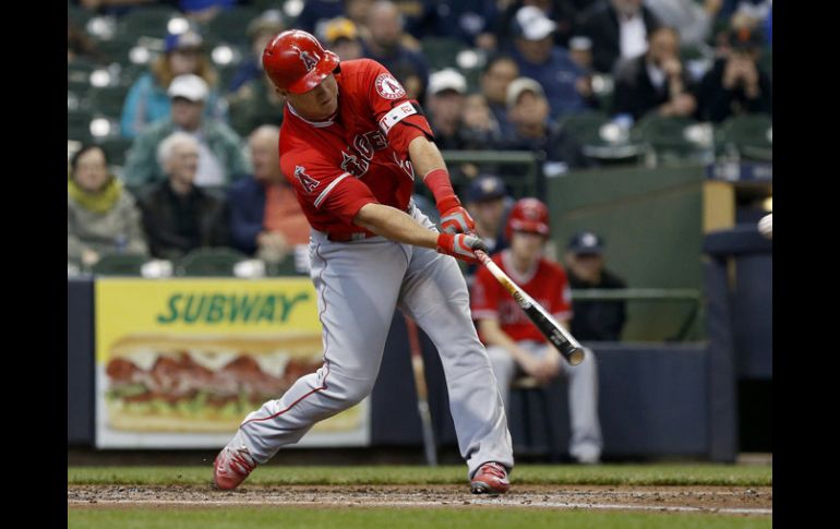 Trout fue efectivo con el bat ante los Cerveceros. EFE / D.Buell