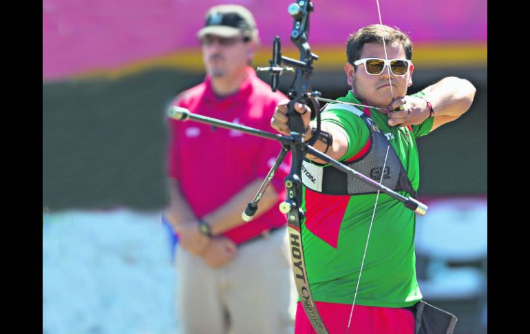 El arquero mexicano de 25 años de edad señaló que día a día se prepara para ser mejor deportista. MEXSPORT /