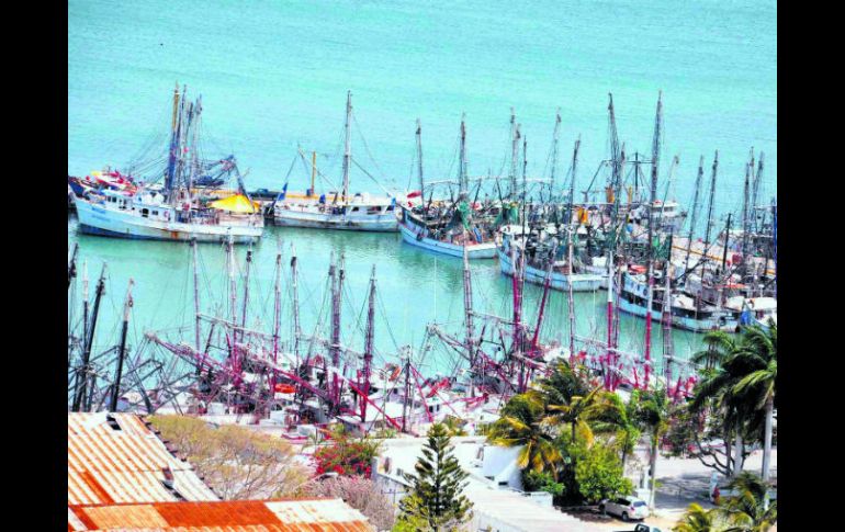 Los barcos camaroneros de la Entidad se encuentran en deterioro ante el olvido de la actividad pesquera. SUN /