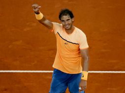 Sousa hizo correr a Nadal de un lado a otro de la pista, combinando con buenas subidas a la red. EFE / J. Martín