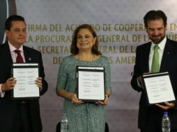 Francisco Javier Guerrero Aguirre (i), Arely Gómez y Lorenzo Córdova. TWITTER / @ArelyGomezGlz