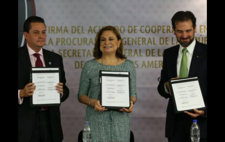 Francisco Javier Guerrero Aguirre (i), Arely Gómez y Lorenzo Córdova. TWITTER / @ArelyGomezGlz