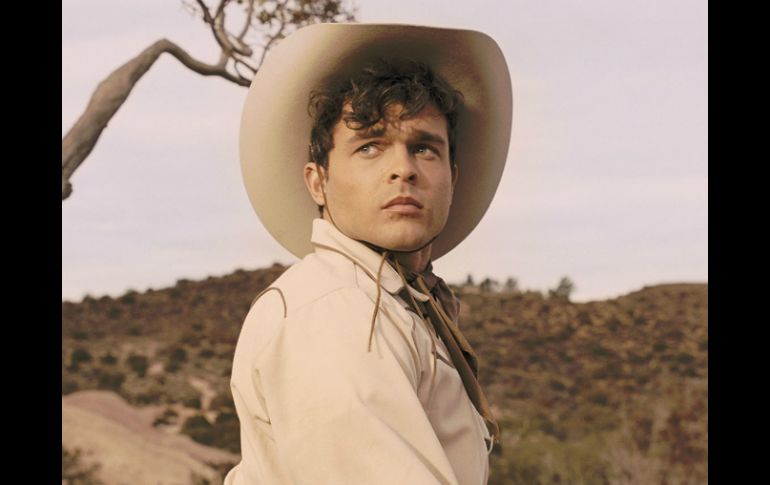 Alden Ehrenreich interpretó a Hobie Doyle en la nueva película de los hermanos Coen. ESPECIAL / Universal Pictures