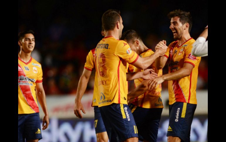 Jugadores de Morelia celebran su triunfo ante Veracruz. MEXSPORT / L. Monroy