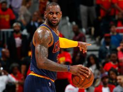 LeBron James. El jugador estelar de los Cleveland Cavaliers colaboró con 24 puntos. AFP / K. Cox