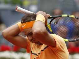 Rafa Nadal queda fuera de Madrid, pero mira a Roma, donde tiene que enderezar el rumbo por su pase a Roland Garros. EFE / J.J. Guillén