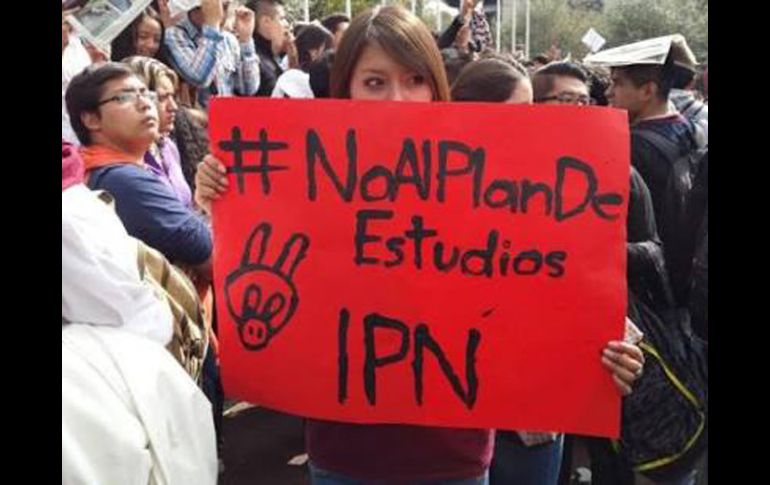 Los estudiantes han radicalizado sus peticiones y pueden poner en riesgo sus estudios. ESPECIAL /