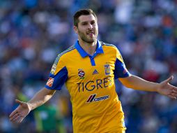 Gignac celebra uno de los dos goles que metió este sábado en El Azul. MEXSPORT / J. Ramírez