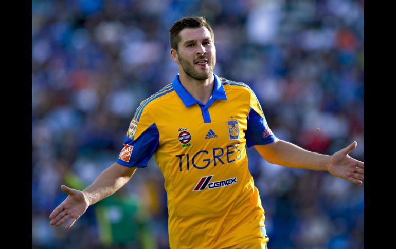 Gignac celebra uno de los dos goles que metió este sábado en El Azul. MEXSPORT / J. Ramírez