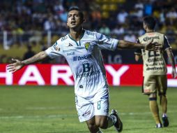 Elías Hernández celebra la anotación que le dio el triunfo al León. MEXSPORT /  E. Serrato