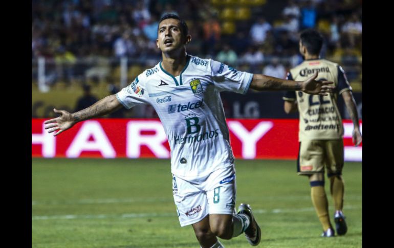 Elías Hernández celebra la anotación que le dio el triunfo al León. MEXSPORT /  E. Serrato