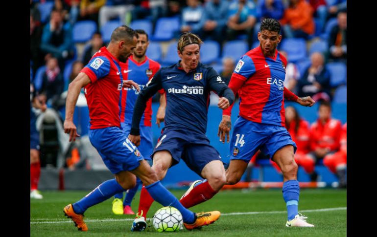 Torres tuvo un par de buenas ocasiones para haber ampliado la ventaja de su equipo, pero el Levante empezó a contraatacar. AFP / B. Alino