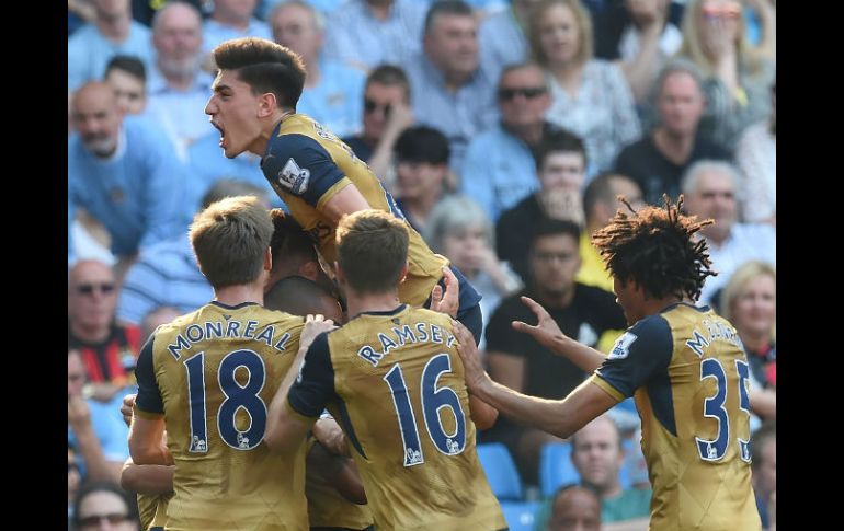 Gracias al último gol del chileno Alexis Sánchez clasifican para la fase de grupos de la Liga de Campeones. AFP / P. Ellis