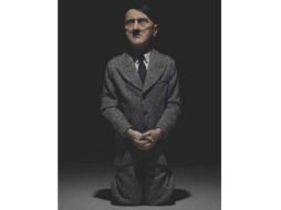 La estatua representa al líder nazi Adolfo Hitler rezando. TWITTER / @ChristiesInc