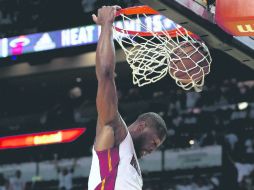 Dwyane Wade. Lideró con 30 puntos la victoria de Miami Heat, para igualar la serie. AP /