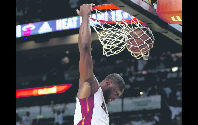 Dwyane Wade. Lideró con 30 puntos la victoria de Miami Heat, para igualar la serie. AP /