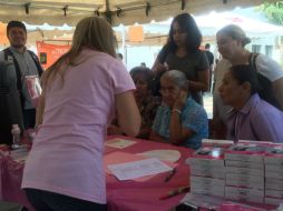 La Dirección de Recreación de Zapopan, la SSJ, Cruz Rosa, Mujer sin Cáncer A.C, y la UAG participaron en este festejo. TWITTER / @DIF_ZAPOPAN