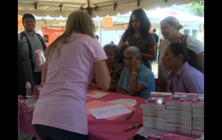 La Dirección de Recreación de Zapopan, la SSJ, Cruz Rosa, Mujer sin Cáncer A.C, y la UAG participaron en este festejo. TWITTER / @DIF_ZAPOPAN