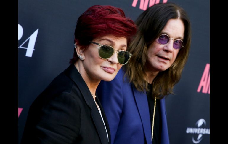 Sharon y Ozzy Osbourne se convirtieron en una de las parejas más emblemáticas del mundo del rock. AP / ARCHIVO