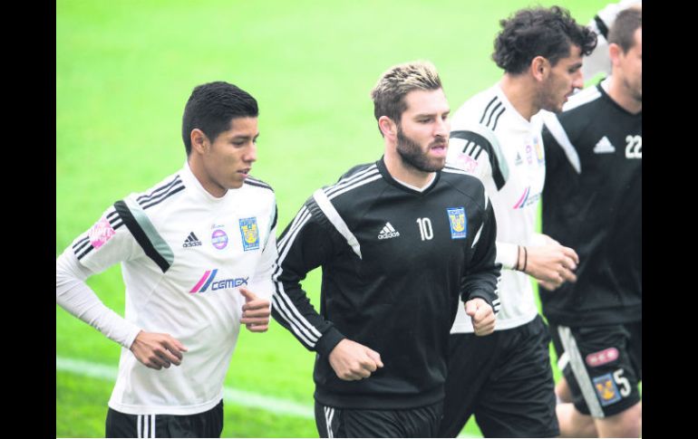 Listos para la primera guerra civil. Hugo Ayala, André-Pierre Gignac, Nahuel Guzmán y Enrique Palos, en la práctica. MEXSPORT /