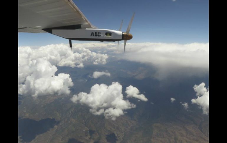 Solar Impulse 2 busca dar la vuelta al mundo sin haber consumido una sola gota de combustible, TWITTER / @solarimpulse