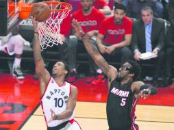 Air Canada Centre. DeMar DeRozan (10) encabezó el ataque de los Raptors con sus 34 puntos. EFE / W. Toda