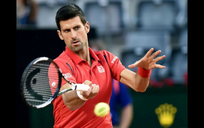 El serbio supo reponerse a la humillación de encajar un 6-0 en el primer set ante el brasileño Thomaz Bellucci. EFE / C. Onorati