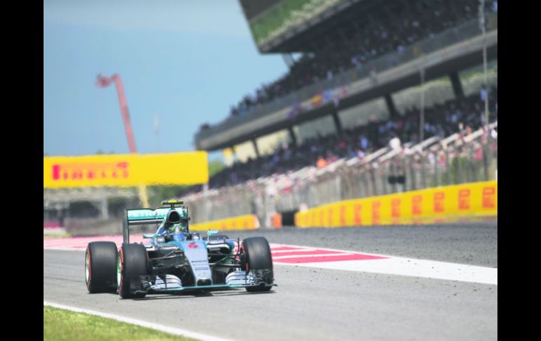 El piloto alemán de Mercedes, Nico Rosberg, se llevó la bandera a cuadros en la edición de 2015 del Gran Premio de España. MEXSPORT /