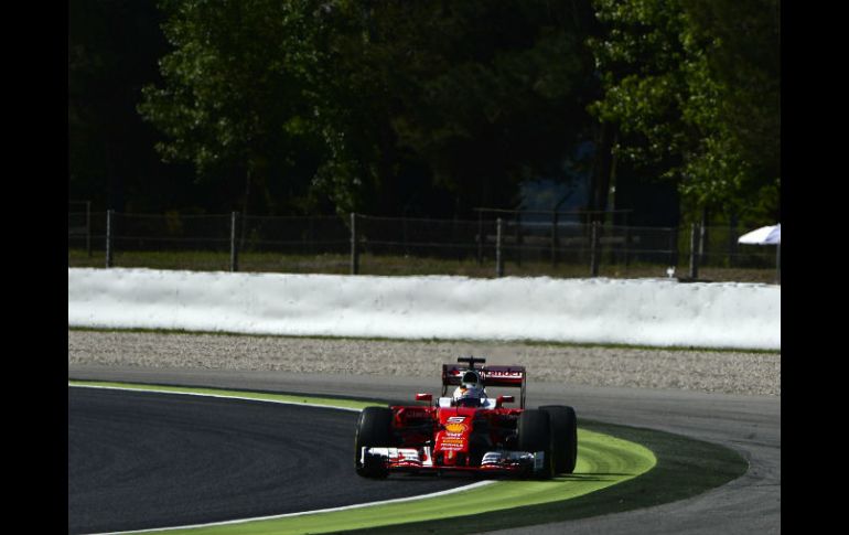 Vettel marca un tiempo de 1:23.951 segundos en el circuito de Montmeló. AFP / T. Gandolfini