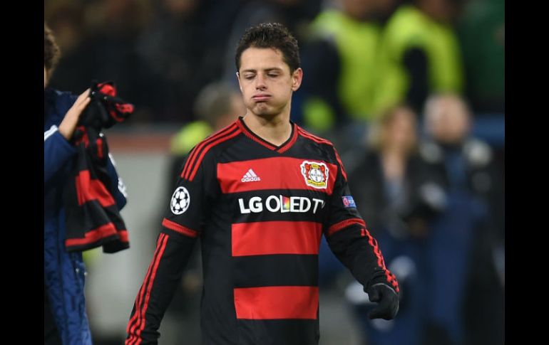 El Bayer Leverkusen tendrá que bajar el telón de esta campaña sin Javier Hernández debido a la molestia física. AFP / ARCHIVO