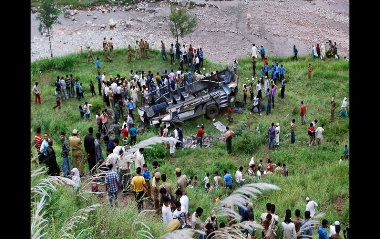 Los accidentes de tráfico graves son habituales en la India debido al pésimo estado de las carreteras. AP / ARCHIVO