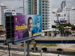 Muestras de carteles de campaña política en las calles de Santo Domingo. EFE / O. Barría