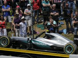 Apenas iniciada la carrera, la escudería Mercedes se quedó sin pilotos para el resto del recorrido en Montmeló. AP / E. Morenatti