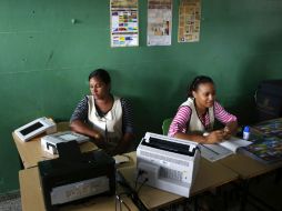 Varios centros de votación abrieron hasta dos horas después de que las autoridades declararan abierta la jornada electoral del país. EFE / O. Barría