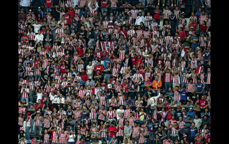 De Guadalajara, de la capital, de Pachuca, Toluca y puntos circunvecinos está confirmada esa porra rojiblanca. MEXSPORT / O. Aguilar